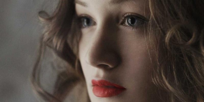 AR眼镜显示技术突破：光波导与MicroLED如何引领前沿科技产业化竞争