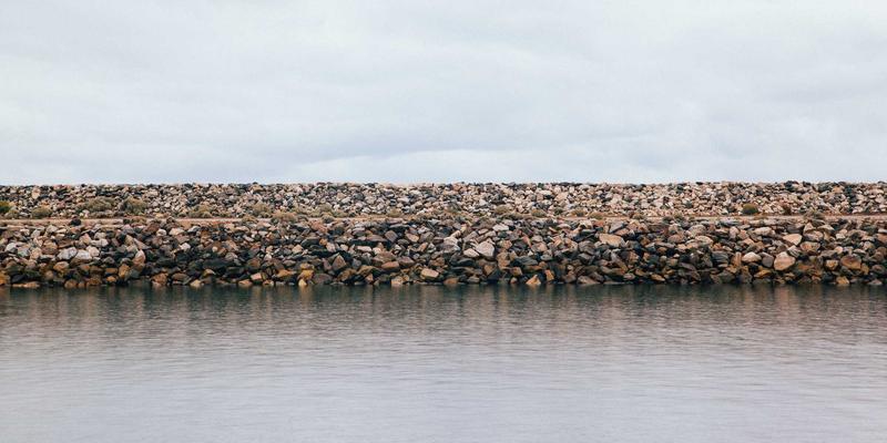 新能源行业动态与前沿科技：驱动绿色未来的三重变革